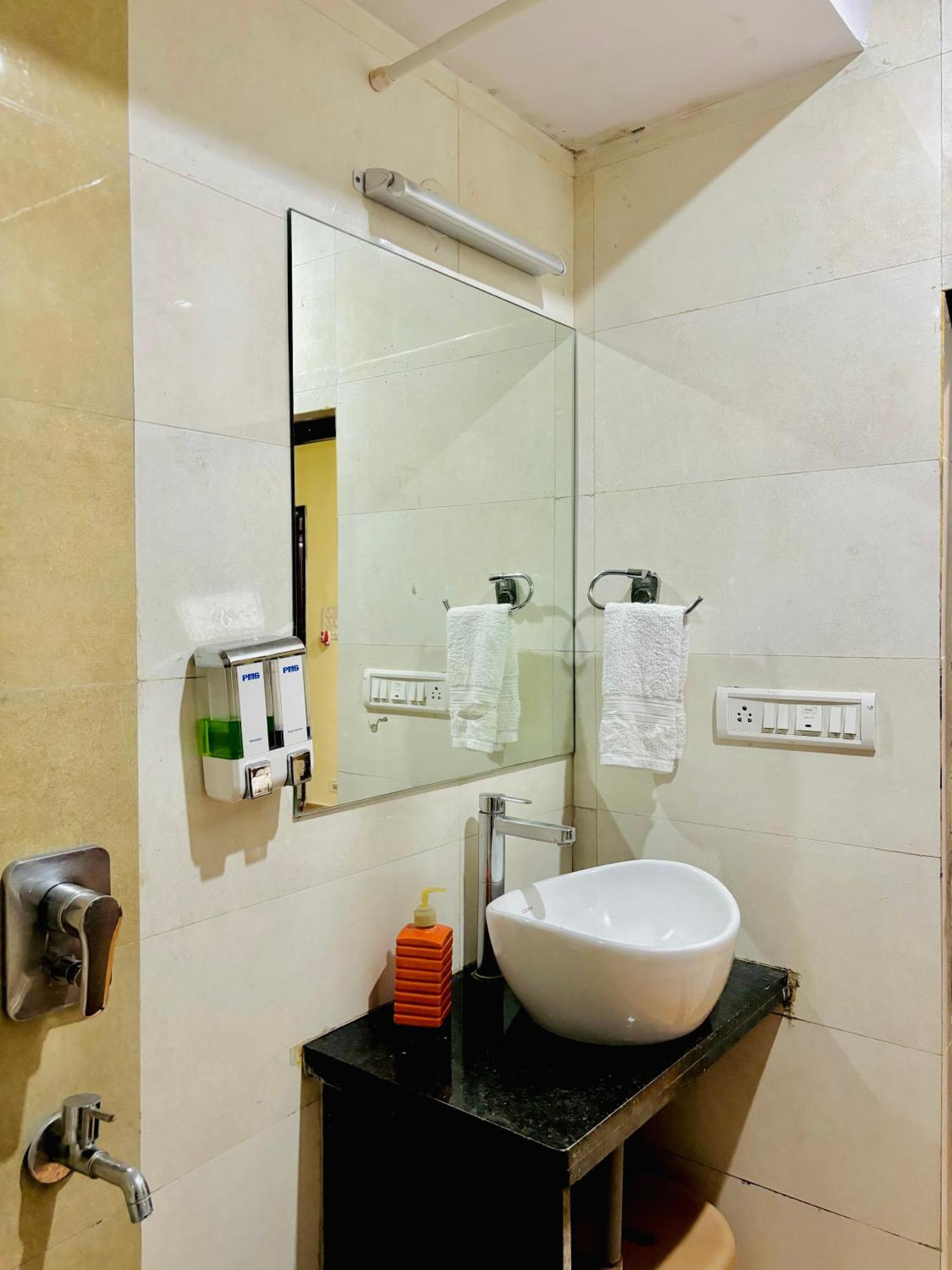 Royal Palms Luxury Service Apartment Nagpur Bilik gambar